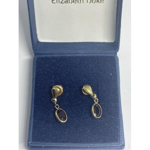 639 - A PAIR OF 9 CARAT GOLD EARRINGS IN A PRESENTATION BOX