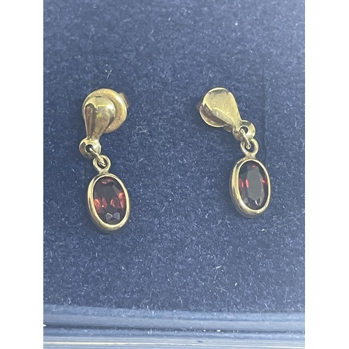 639 - A PAIR OF 9 CARAT GOLD EARRINGS IN A PRESENTATION BOX