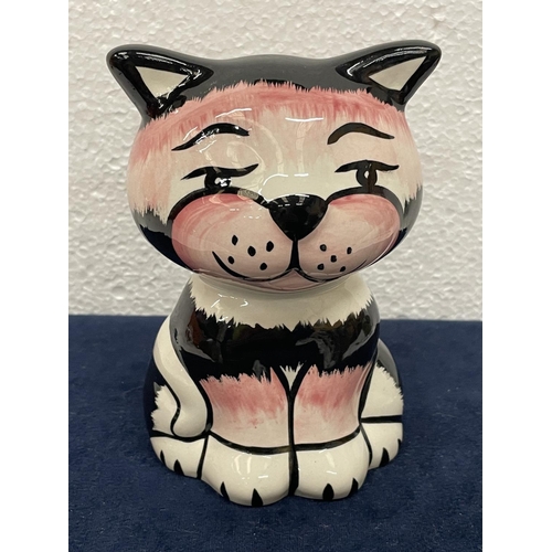 357 - A HAND PAINTED AND SIGNED LORNA BAILEY CAT MACK