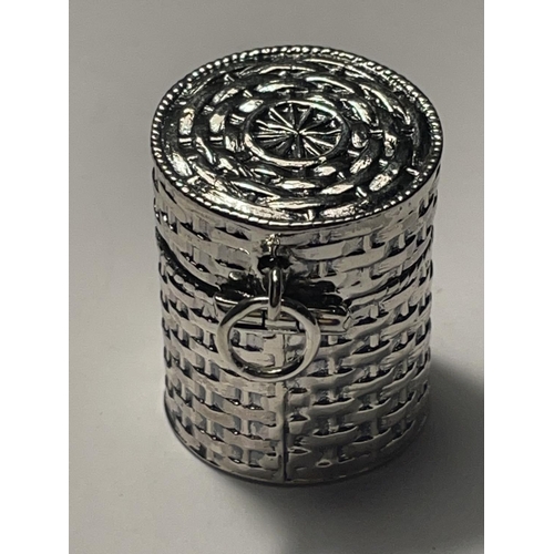 640 - A MARKED SILVER THIMBLE CASE IN THE GUISE OF A BASKET