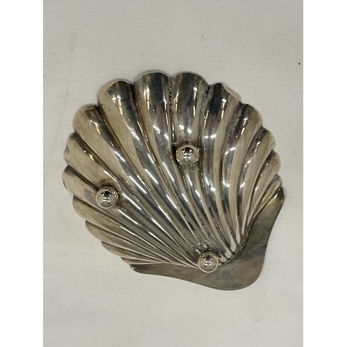 23 - A HALLMARKED SHEFFIELD SILVER SCALLOP DISH GROSS WEIGHT 57 GRAMS