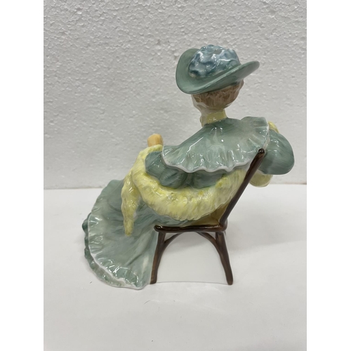 424 - A ROYALDOULTON FIGURE ASCOT HN 2356