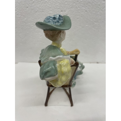 424 - A ROYALDOULTON FIGURE ASCOT HN 2356