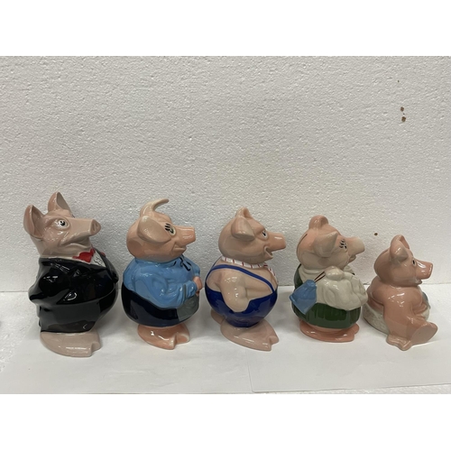 426 - A SET OF FIVE WADE NAT WEST PIGS