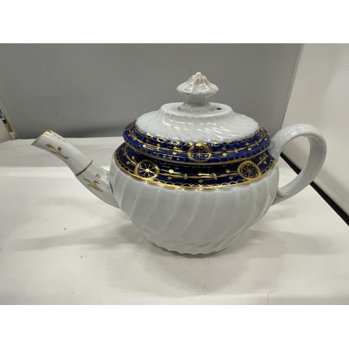 44 - AN ANTIQUE DR WALL PERIOD WORCSTER PORCELAIN TEAPOT 18TH/19TH CENTURY OF TAPERED FLUTED SHAPE WITH B... 