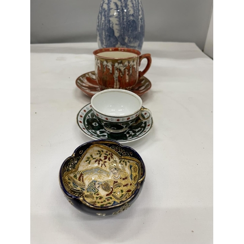 46 - FOUR ITEMS OF ORIENTAL CERAMICS TO INCLUDE A VASE, TWO CUPS AND SAUCERS AND A DISH