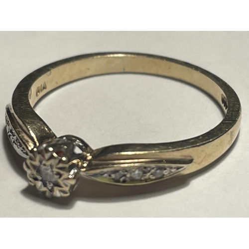 515 - A 9 CARAT GOLD RING WITH A CENTRE DIAMOND AND DIAMONDS ON THE SHOULDERS SIZE P