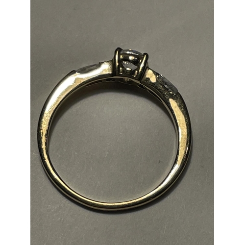 643 - A 9 CARAT GOLD RING WITH CUBIC ZIRCONIAS IN A DECO STYLE SETTING SIZE O