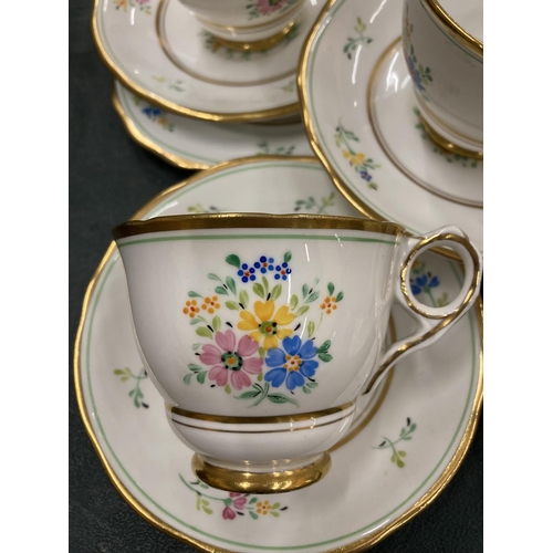 135 - A QUANTITY OF ROYAL STAFFORD TEAWARE TO INCLUDE CUPS, SAUCERS, SIDE PLATES AND A SUGAR BOWL - 27 PIE... 