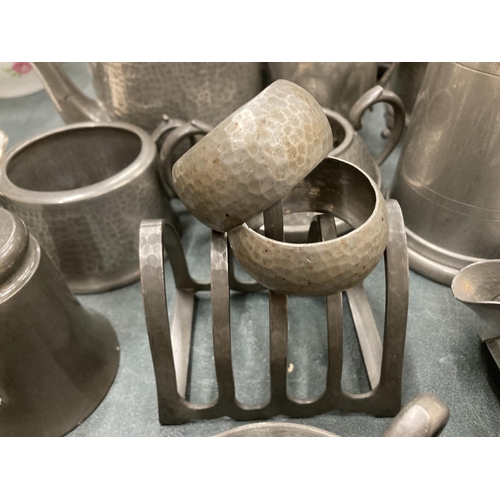 136 - A LARGE QUANTITY OF PEWTER TO INCLUDE TEAPOTS, BOWLS, JUGS, ETC