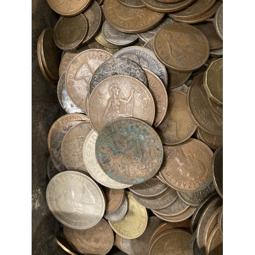 162 - A VINTAGE CASH BOX CONTAINING A QUANTITY OF PRE DECIMAL COINAGE