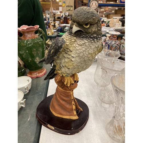 169 - A JULIANA COLLECTION RESIN FIGURE OF A KESTREL ON A WOODEN PLINTH 49CM HIGH