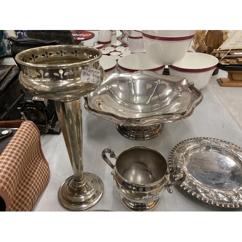 194 - A QUANTITY OF SILVER PLATED ITEMS TO INCLUDE AN ART NOUVEAU STYLE HANDLED FOOTED BOWL, ART NOUVEAU P... 