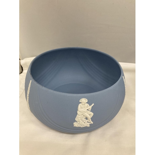 201 - THREE PIECES OF WEDGWOOD POWDER BLUE JASPERWARE TO INCLUDE A BOWL, DIAMETER 18CM, AN OVAL PLAQUE AND... 