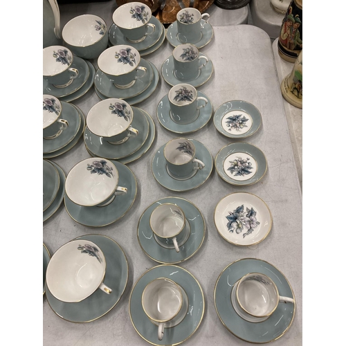 204 - A LARGE QUANTITY OF ROYAL WORCESTER 'WOODLAND' DINNERWARE TO INCLUDE VARIOUS SIZE PLATES, SERVING TU... 