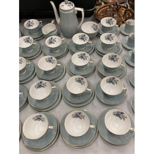 204 - A LARGE QUANTITY OF ROYAL WORCESTER 'WOODLAND' DINNERWARE TO INCLUDE VARIOUS SIZE PLATES, SERVING TU... 