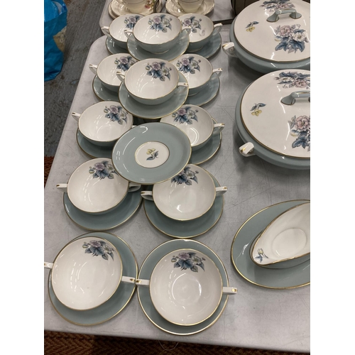 204 - A LARGE QUANTITY OF ROYAL WORCESTER 'WOODLAND' DINNERWARE TO INCLUDE VARIOUS SIZE PLATES, SERVING TU... 