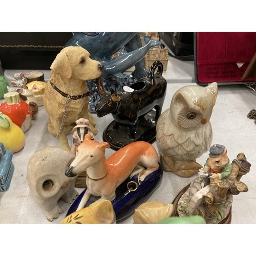 212 - A QUANTITY OF CERAMIC ANIMALS TO INCLUDE A GROUP OF DOLPHINS, DOGS, LEONARDO FIGURES, OWLS, ETC - SO... 