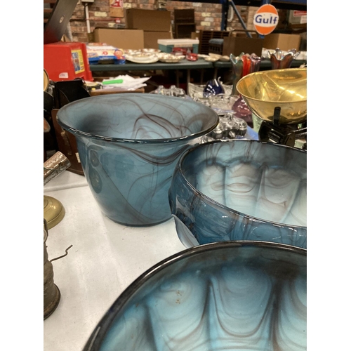 219 - FOUR LARGE PIECES OF BLUE CLOUD GLASSWARE TO INCLUDE BOWLS AND PLANTERS