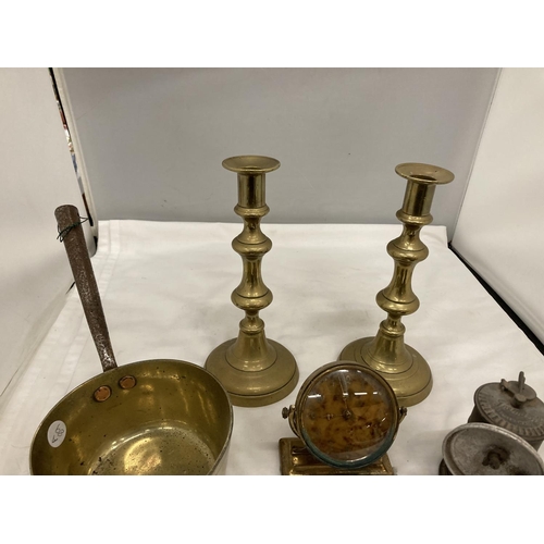 221 - A QUANTITY OF VINTAGE BRASSWARE TO INCLUDE A PAN, A PAIR OF CANDLESTICKS, MINIATURE MINERS LAMP, MAN... 