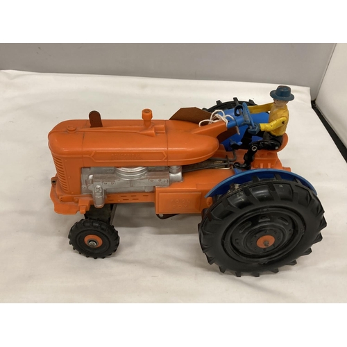 226 - A BATTERY POWERED PLASTIC MODEL OF A VINTAGE TRACTOR