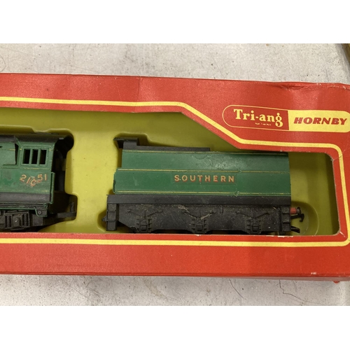 253 - A TRI-ANG HORNBY MODEL OF SOUTHERN GOLDEN ARROW 4-6-2 LOCOMOTIVE WINSTON CHURCHILL IN BOX