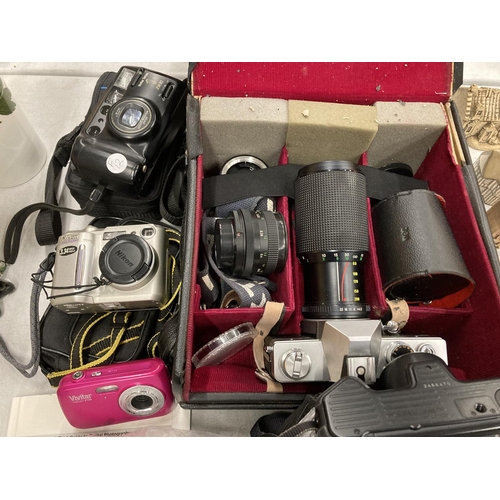 263 - A COLLECTION OF CAMERAS AND ACCESSORIES TO INCLUDE A PENTAX ZOOM-70, KONICA 80 SUPER ZOOM, VIVITAR V... 