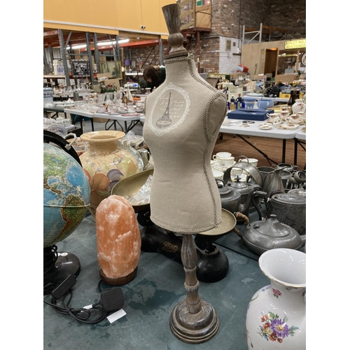 73 - A SMALL DECORATIVE MANNEQUIN HEIGHT 60CM