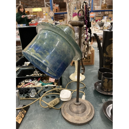 82 - A VINTAGE BRASS TABLE LAMP WITH ADJUSTABLE BLUE/GREEN GLASS SHADE HEIGHT 38CM