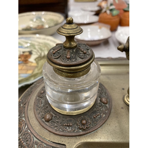 92 - A VINTAGE BRASS DESK TIDY AND INKWELL SET