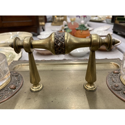 92 - A VINTAGE BRASS DESK TIDY AND INKWELL SET