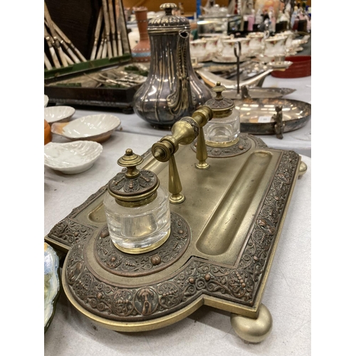 92 - A VINTAGE BRASS DESK TIDY AND INKWELL SET