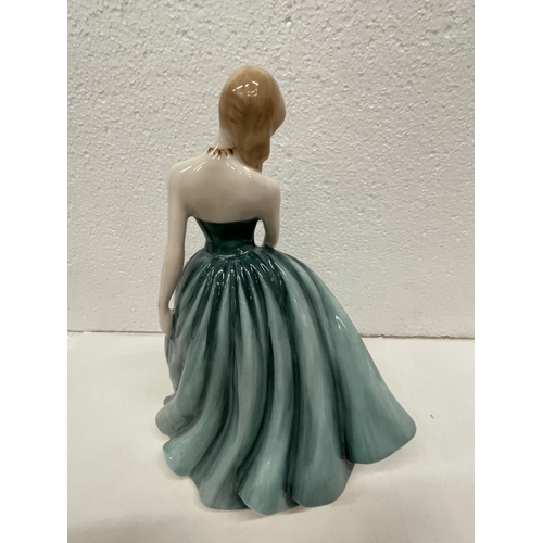 478 - A ROYAL DOULTON CLASSICS FIGURE OF THE YEAR 2002 SARAH HN 3978