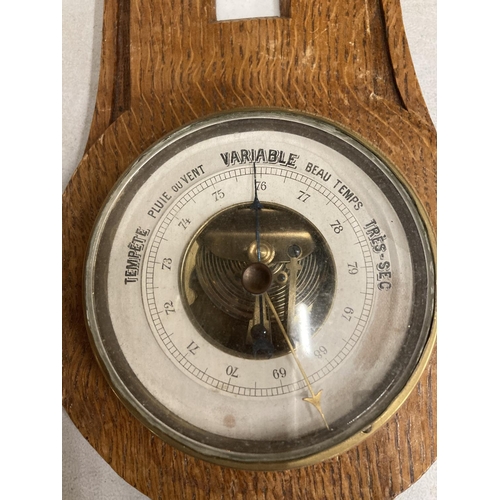 761 - THREE BAROMETERS TO INCLUDE A BRASS CASED ROUND ANEROID, A WOOD AND BRASS METAMEC AND AN OAK CASED W... 