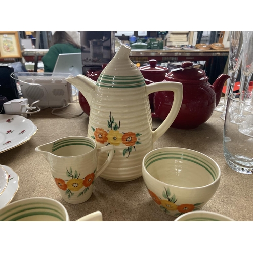 774A - A 1930'S ART DECO COFFEE SET TO INCLUDE A COFFEE POT, SUGAR BOWL, CREAM JUG, CUPS AND SAUCERS WITH A... 