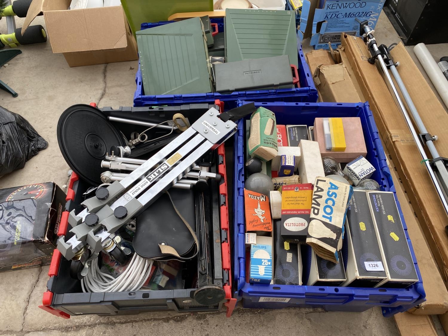 AN ASSORTMENT OF ITEMS TO INCLUDE A SLIK 6050 FOLDING DOLLY, ROTARY