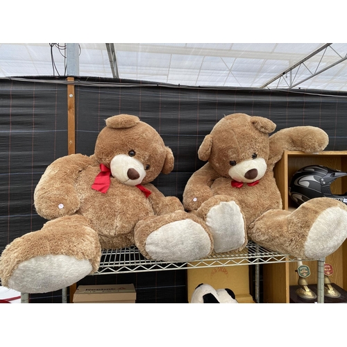 1388 - AN ASSORTMENT OF LARGE PLUSH TEDDY BEARS