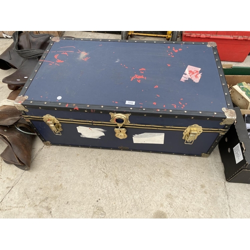 1448 - A LARGE VINTAGE TRAVEL TRUNK