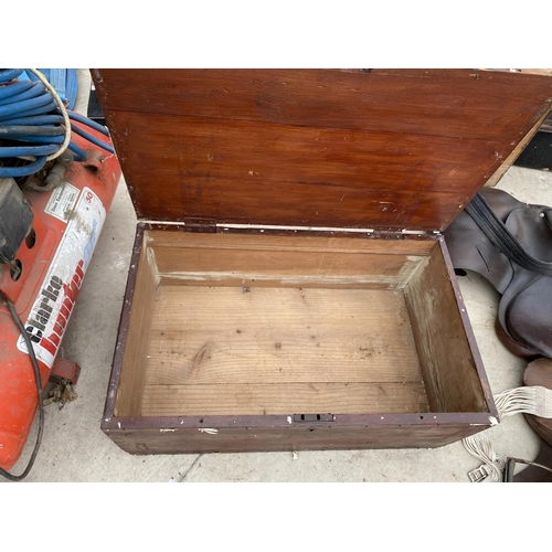 1450 - A VINTAGE WOODEN TOOL CHEST