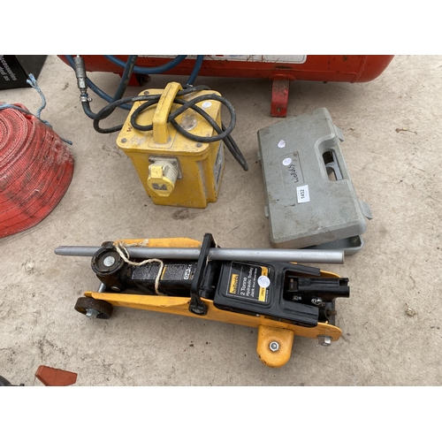 1451 - A CLARKE HUNTER AIR COMPRESSOR