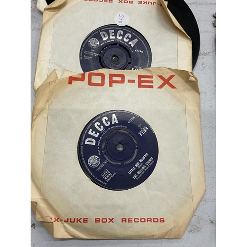 709 - A COLLECTION OF VINTAGE 45RPM SINGLE RECORDS TO INCLUDE THE ROLLING STONES, THE MERSEYBEATS, THE HOL... 