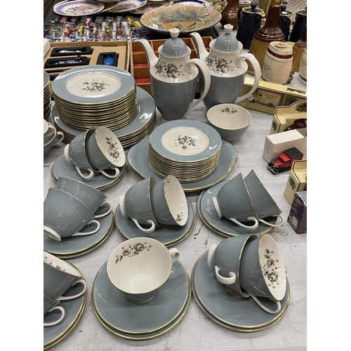 711 - A LARGE QUANTITY OF ROYAL DOULTON 'ROSE ELEGANS' DINNERWARE TO INCLUDE VARIOUS SIZED PLATES, COFFEE ... 