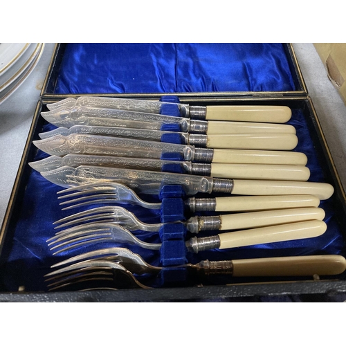 850 - TWO VINTAGE CASED SETS OF FLATWARE TO INCLUDE A FISH KNIFE AND FORK SET, DESSERT SPOONS, PLUS A BOX ... 