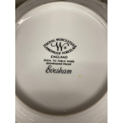 851 - A QUANTITY OF ROYAL WORCESTER 'EVESHAM' DINNERWARE TO INCLUDE PLATES AND BOWLS, ETC