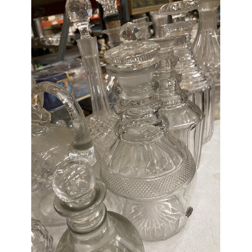 866 - A QUANTITY OF VINTAGE DECANTERS PLUS AN AMOUNT OF DECANTER STOPPERS