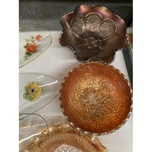 879 - A QUANTITY OF GLASSWARE TO INCLUDE FLORAL PRINTED SERVING PLATES AND CARNIVAL GLASS BOWLS