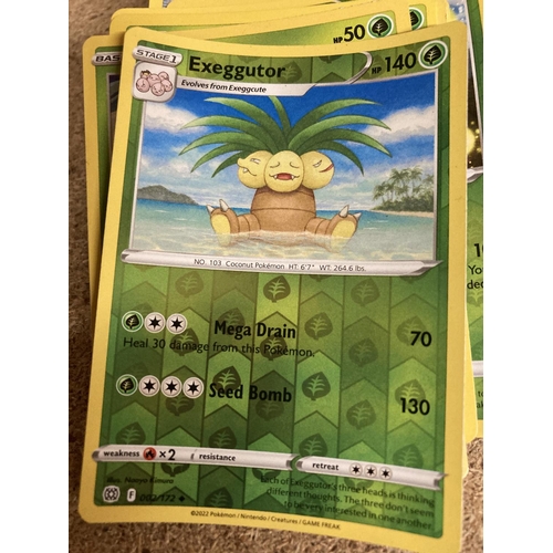 896 - A BUNDLE OF OVER 200 POKEMON CARDS TO INCLUDE HOLO'S AND RARES