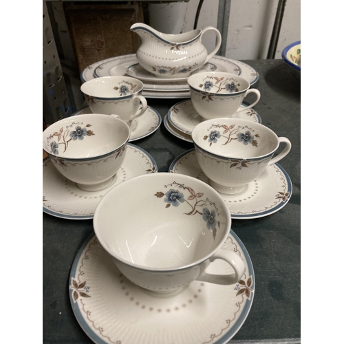 901 - A QUANTITY OF ROYAL DOULTON 'OLD COLONY' TO INCLUDE SERVING PLATES, SAUCE JUG AND SAUCER, CUPS AND S... 