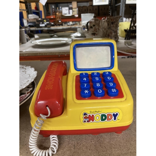 912 - A VINTAGE NODDY CAR AND PHONE