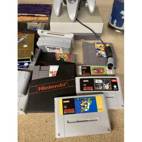 919 - A VINTAGE NINTENDO ENTERTAINMENT SYSTEM PLUS A QUANTITY OF NINTENDO GAMES TO INCLUDE SUPER MARIO WOR... 